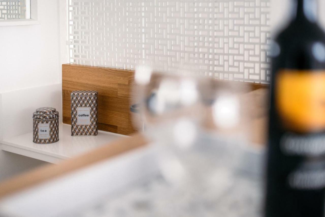 Light-Filled, Fully Renovated Apt Near Belem, By Timecooler Лиссабон Экстерьер фото